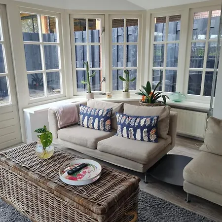 בית נופש Romantisch Gastenverblijf T'Klomperhuys